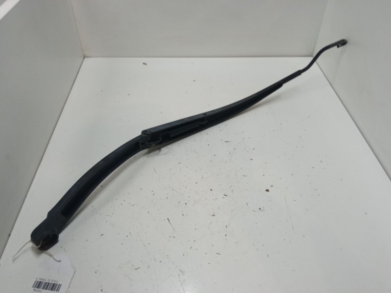 Recambio de brazo limpia delantero derecho para nissan x-trail ii (t31) 2.0 dci referencia OEM IAM   