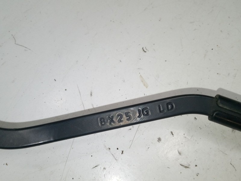 Recambio de brazo limpia delantero izquierdo para nissan x-trail ii (t31) 2.0 dci referencia OEM IAM   
