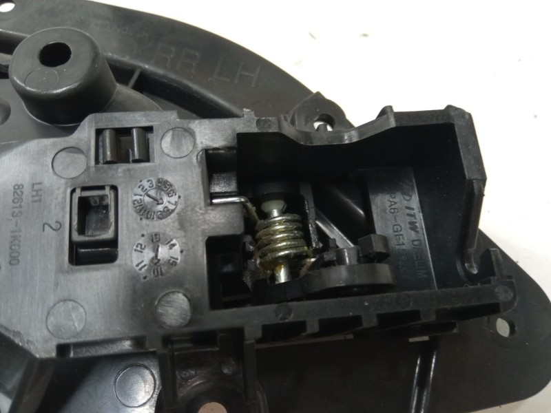 Recambio de maneta interior puerta trasera izquierda para hyundai ix20 (jc) 1.4 referencia OEM IAM 826131k000  