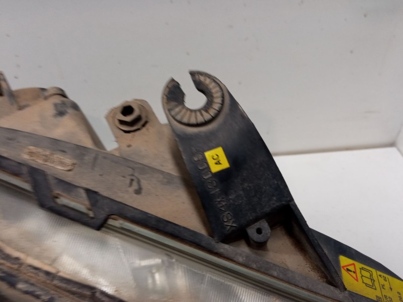 Recambio de faro derecho para ford focus i (daw, dbw) 1.6 16v referencia OEM IAM   