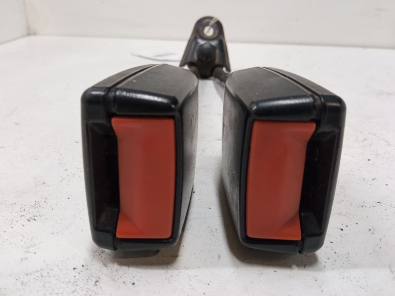 Recambio de anclaje cinturon delantero central para ford fiesta iii (gfj) 1.1 referencia OEM IAM   