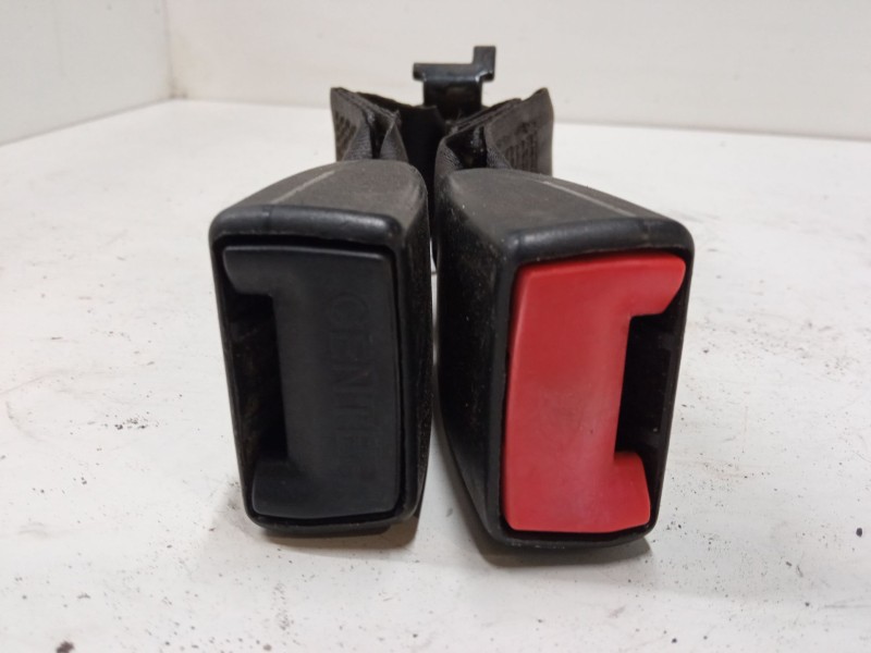 Recambio de anclaje cinturon trasero derecho para fiat panda / panda classic (169_) 1.3 d multijet (169.axc1a) referencia OEM IA