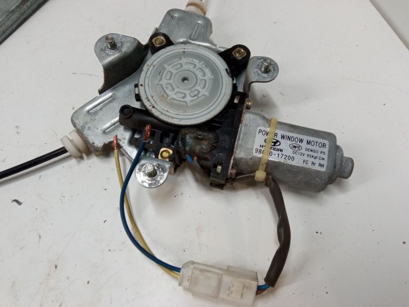 Recambio de elevalunas electrico trasero derecho para hyundai matrix (fc) 1.6 referencia OEM IAM 9882017200  