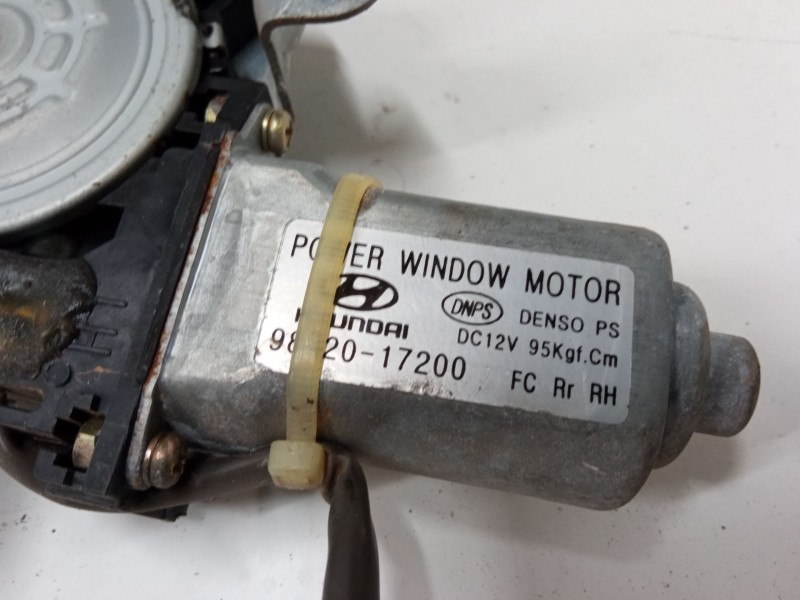Recambio de elevalunas electrico trasero derecho para hyundai matrix (fc) 1.6 referencia OEM IAM 9882017200  
