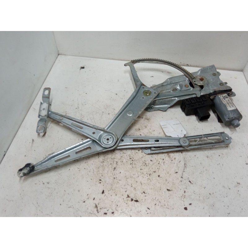 Recambio de elevalunas electrico delantero derecho para opel zafira a monospace (t98) 2.0 dti 16v (f75) referencia OEM IAM 90579
