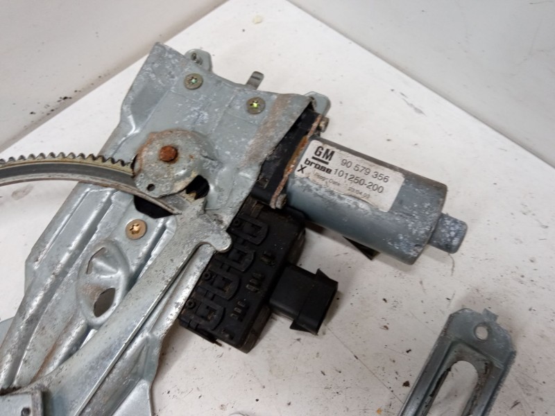 Recambio de elevalunas electrico delantero derecho para opel zafira a monospace (t98) 2.0 dti 16v (f75) referencia OEM IAM 90579