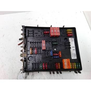 CAJA RELES / FUSIBLES 