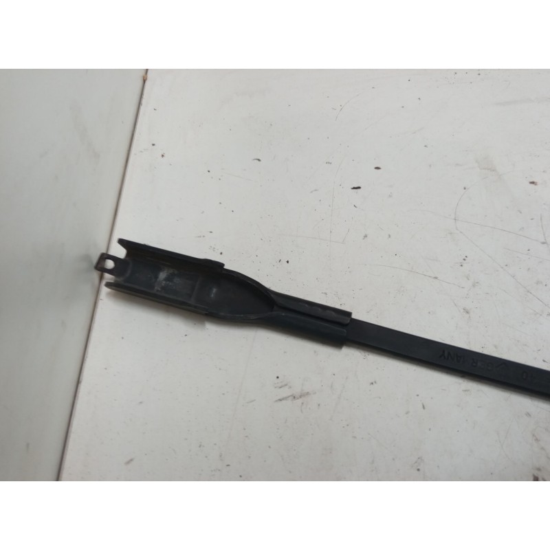 Recambio de brazo limpia delantero derecho para mercedes-benz clase a (w169) a 180 cdi (169.007, 169.307) referencia OEM IAM   