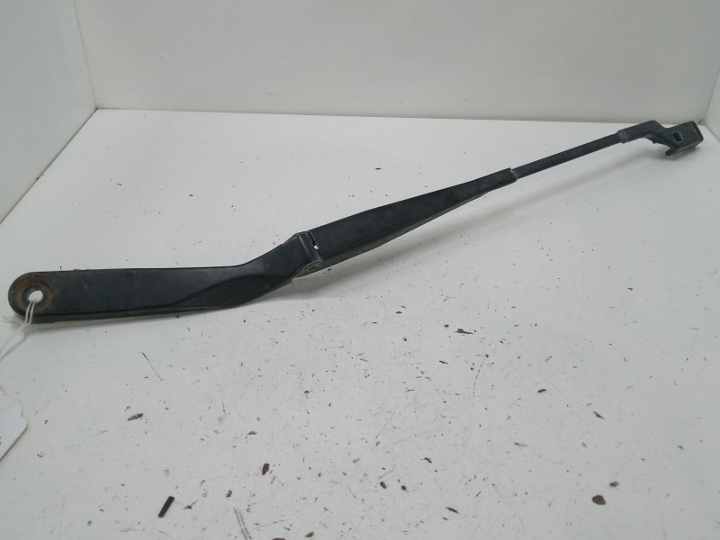 Recambio de brazo limpia delantero izquierdo para volkswagen polo iv (9n_, 9a_) 1.4 tdi referencia OEM IAM   