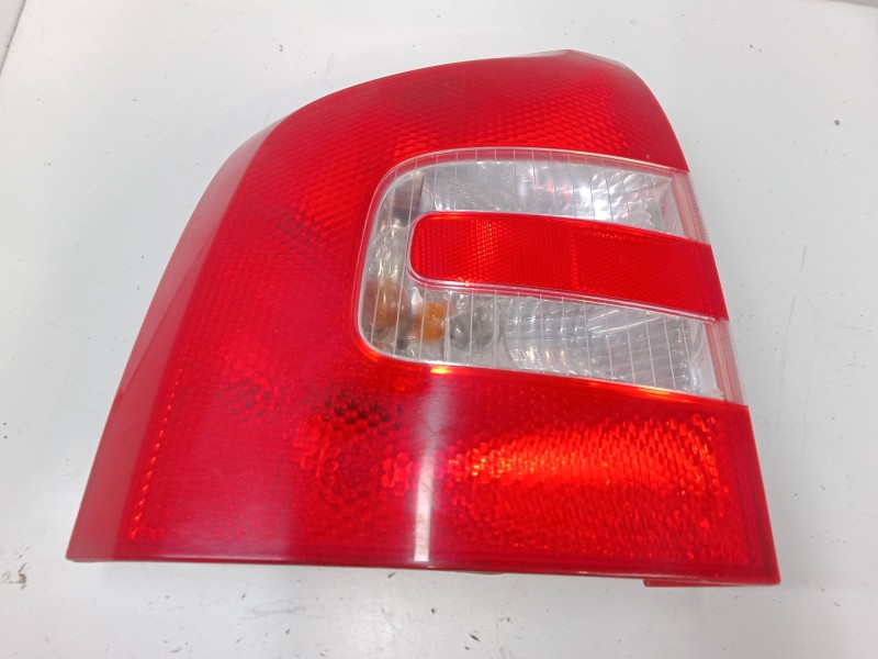 Recambio de piloto trasero izquierdo para skoda octavia ii combi (1z5) 2.0 tdi 16v referencia OEM IAM   