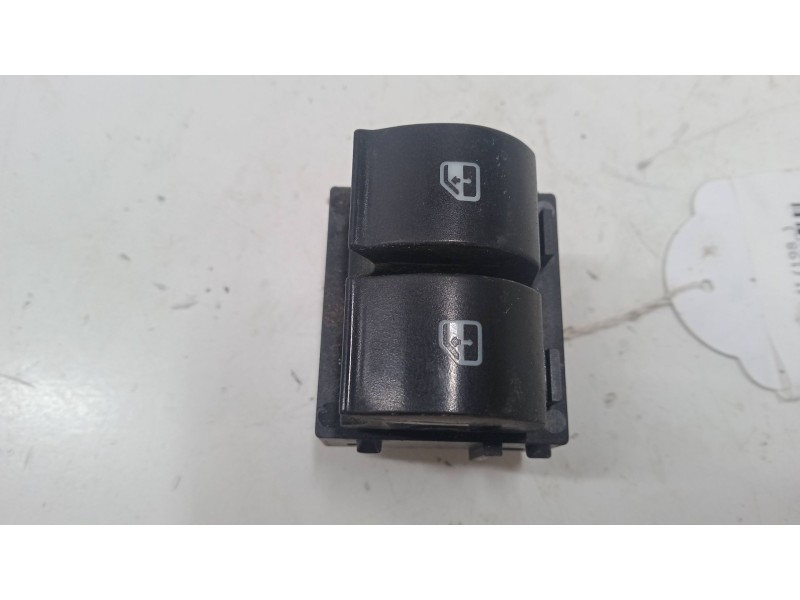 Recambio de mando elevalunas delantero izquierdo para fiat bravo ii (198_) 1.9 d multijet (198axb1a) referencia OEM IAM   