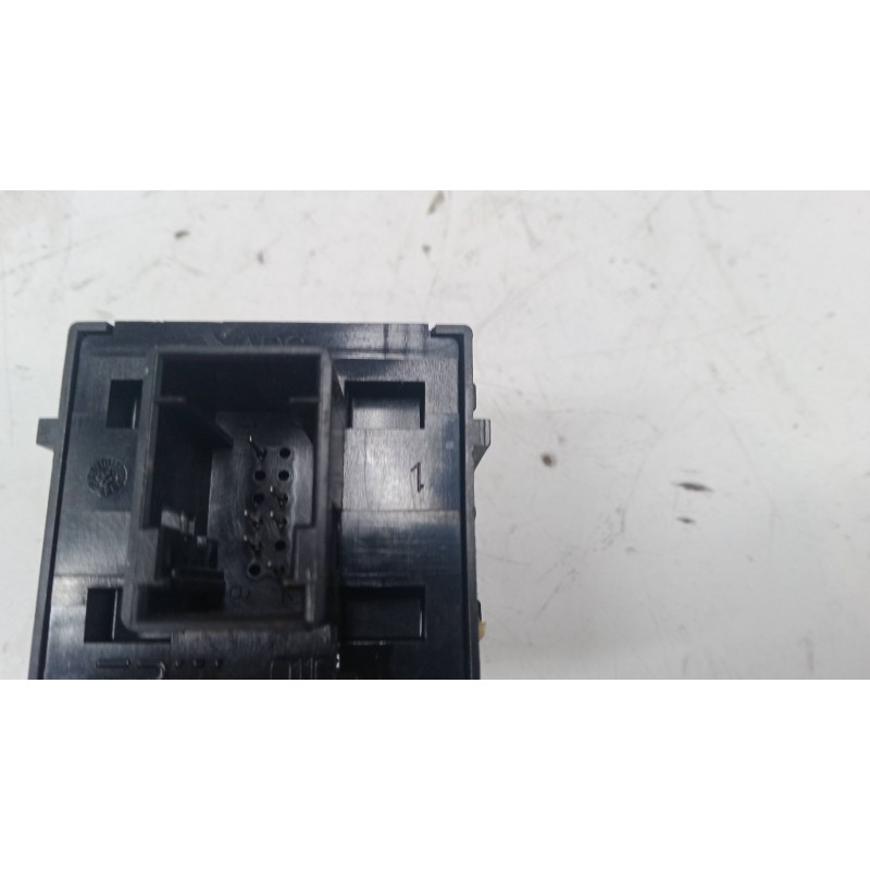 Recambio de mando elevalunas delantero izquierdo para fiat bravo ii (198_) 1.9 d multijet (198axb1a) referencia OEM IAM   