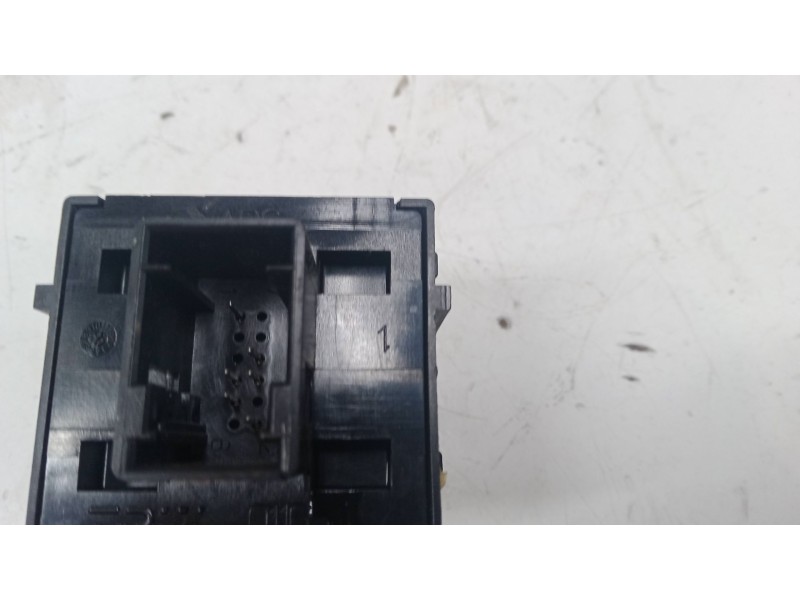 Recambio de mando elevalunas delantero izquierdo para fiat bravo ii (198_) 1.9 d multijet (198axb1a) referencia OEM IAM   