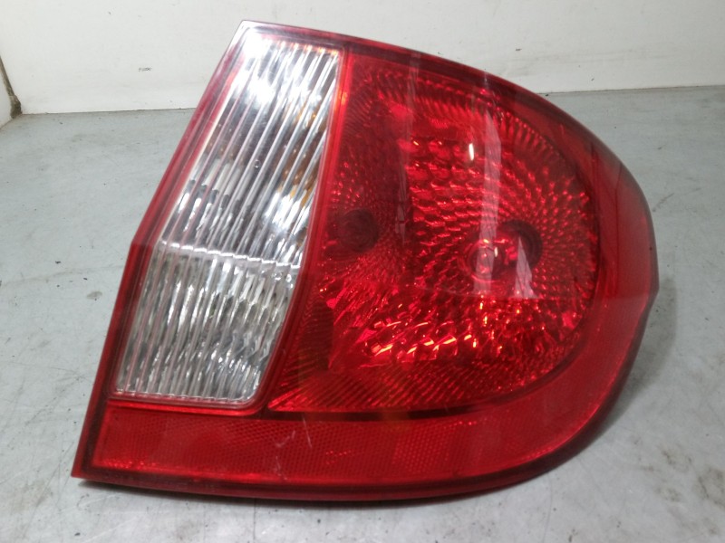 Recambio de piloto trasero derecho para hyundai getz (tb) 1.4 i referencia OEM IAM   