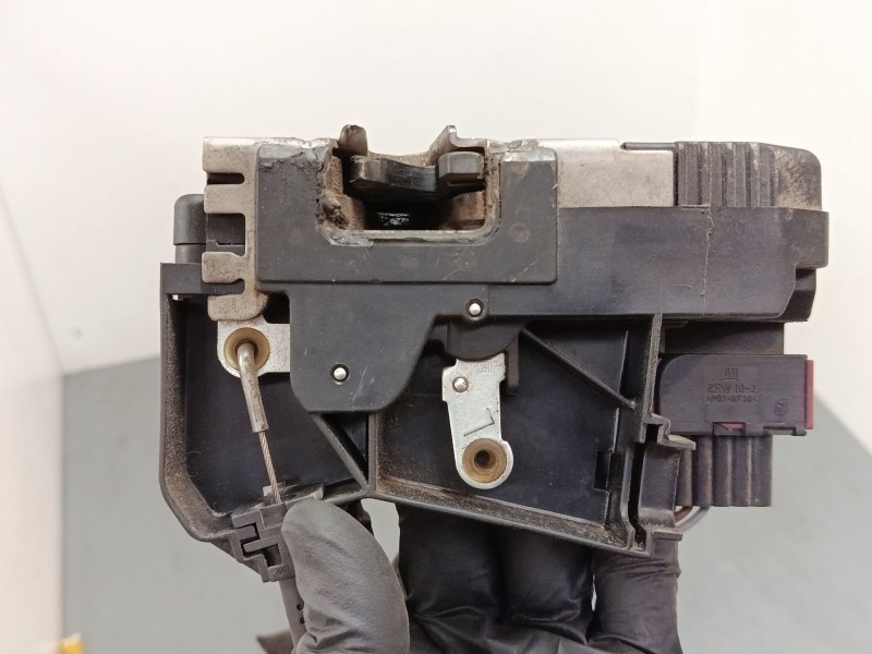 Recambio de cerradura puerta delantera izquierda para renault trafic ii autobús (jl) 2.0 dci 115 referencia OEM IAM 91166237  