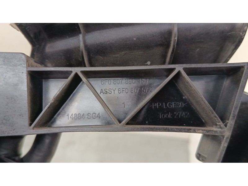 Recambio de alojamiento faro derecho para seat ibiza v (kj1, kjg) 1.0 mpi referencia OEM IAM 6F0807890RH  