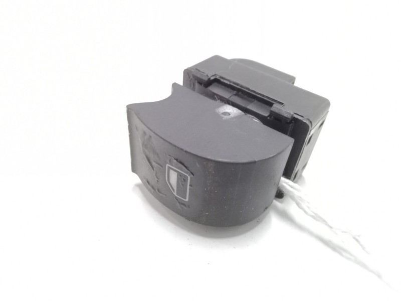 Recambio de mando elevalunas delantero derecho para audi a3 sportback (8pa) 1.6 fsi referencia OEM IAM   