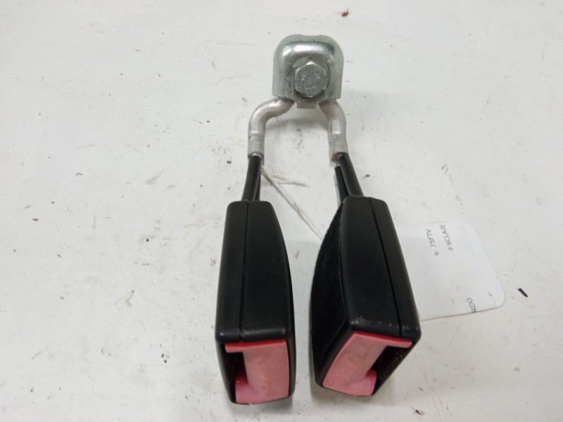 Recambio de anclaje cinturon trasero izquierdo para seat ibiza iii (6l1) 1.4 tdi referencia OEM IAM   