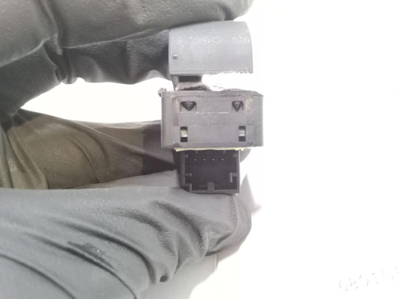 Recambio de mando elevalunas delantero derecho para audi a3 sportback (8pa) 1.6 fsi referencia OEM IAM   