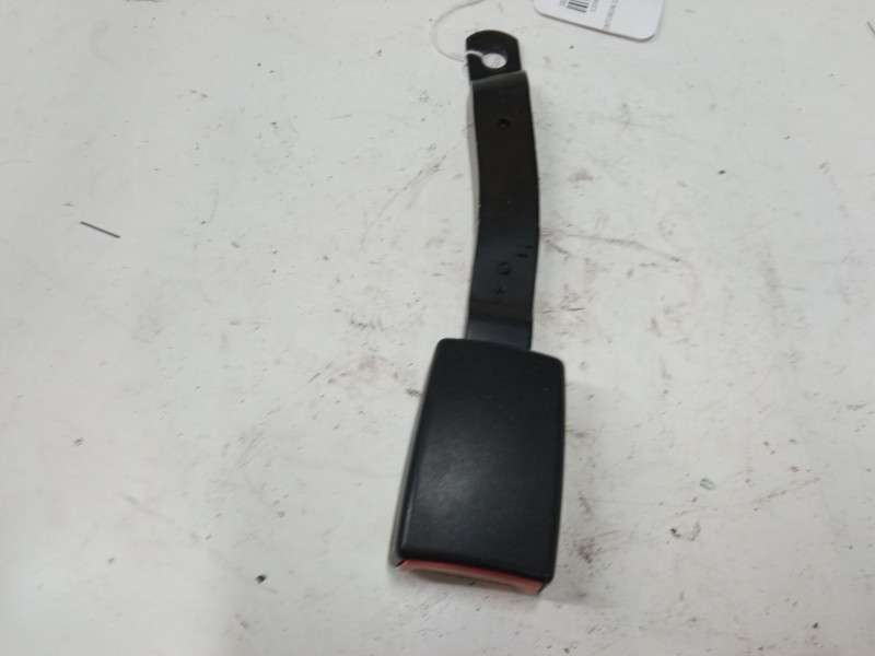 Recambio de anclaje cinturon delantero izquierdo para seat ibiza iii (6l1) 1.4 tdi referencia OEM IAM   