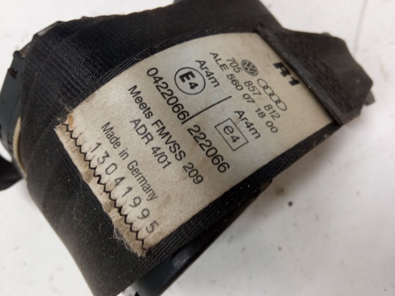 Recambio de cinturon seguridad trasero derecho para volkswagen caravelle 2,4 5v 2-aab-2m referencia OEM IAM   