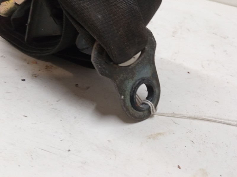 Recambio de cinturon seguridad trasero derecho para volkswagen caravelle 2,4 5v 2-aab-2m referencia OEM IAM   