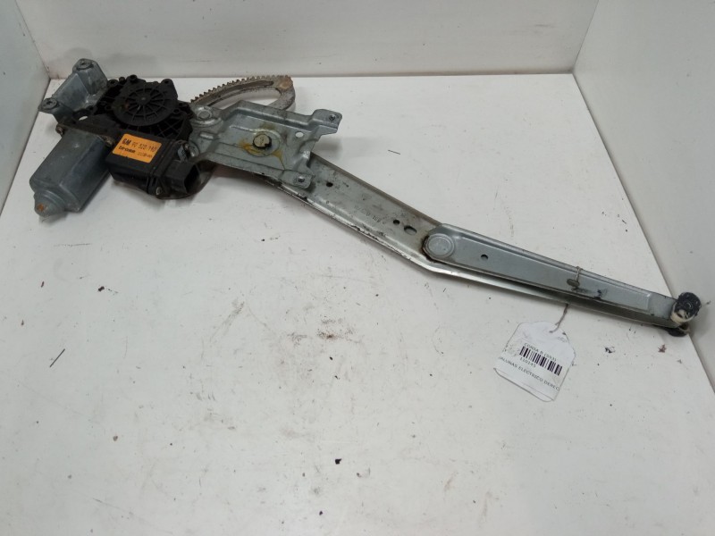 Recambio de elevalunas electrico derecho 3p para opel corsa b (s93) 1.7 d (f08, f68, m68) referencia OEM IAM 90520190  