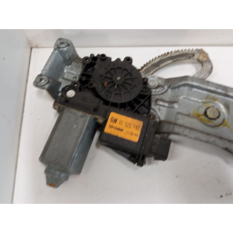 Recambio de elevalunas electrico derecho 3p para opel corsa b (s93) 1.7 d (f08, f68, m68) referencia OEM IAM 90520190  