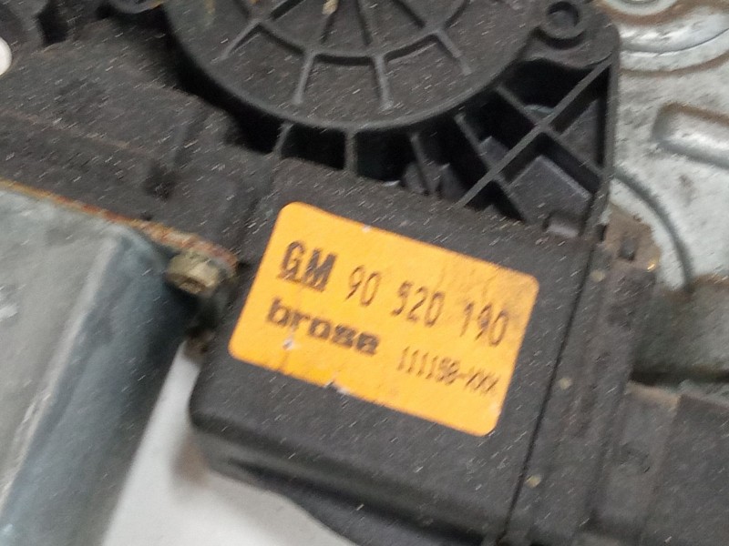 Recambio de elevalunas electrico derecho 3p para opel corsa b (s93) 1.7 d (f08, f68, m68) referencia OEM IAM 90520190  