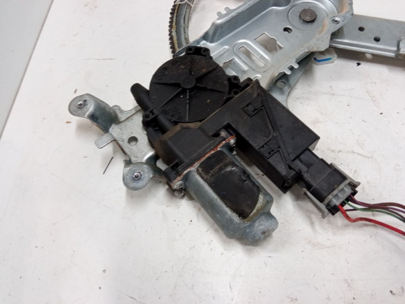 Recambio de elevalunas electrico delantero derecho para opel combo tour 1.3 cdti 16v referencia OEM IAM 13173070  