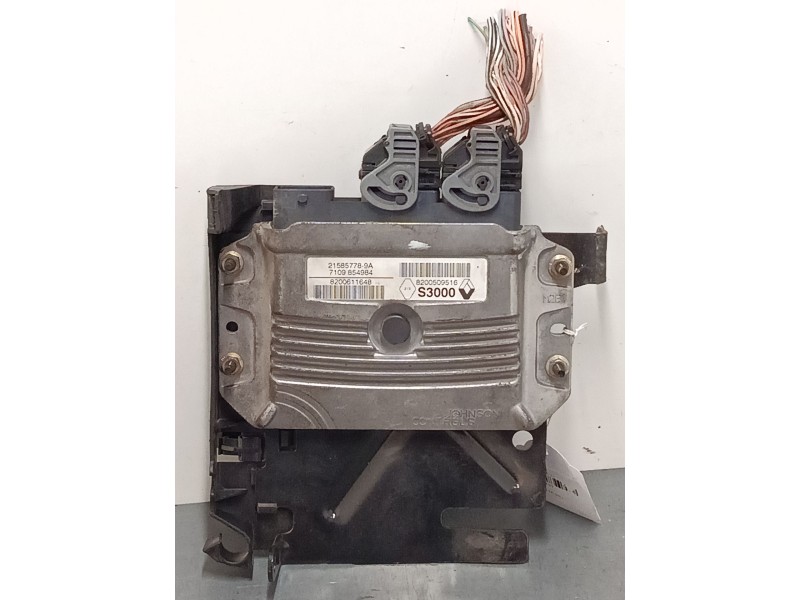 Recambio de centralita motor uce para renault scénic ii (jm0/1_) 1.6 16v (jm1r) referencia OEM IAM 8200611648 8200509516 