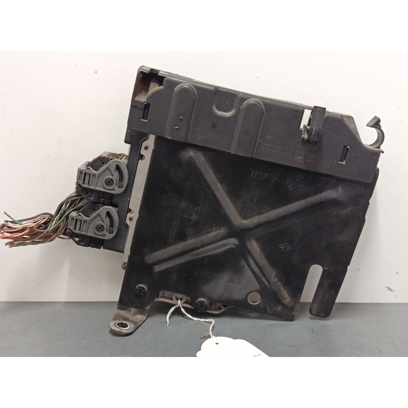 Recambio de centralita motor uce para renault scénic ii (jm0/1_) 1.6 16v (jm1r) referencia OEM IAM 8200611648 8200509516 