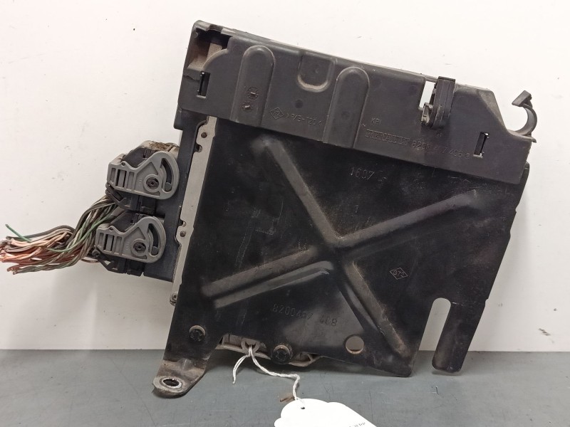 Recambio de centralita motor uce para renault scénic ii (jm0/1_) 1.6 16v (jm1r) referencia OEM IAM 8200611648 8200509516 