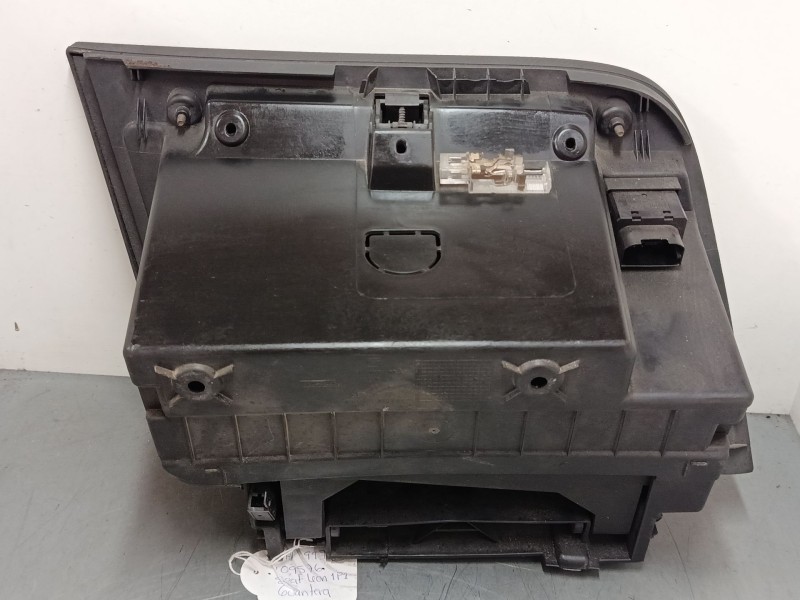 Recambio de guantera para seat leon (1p1) 1.6 tdi referencia OEM IAM   