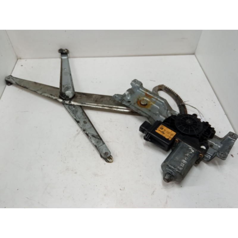 Recambio de elevalunas electrico izquierdo 3p para opel corsa b (s93) 1.7 d (f08, f68, m68) referencia OEM IAM 90520189  