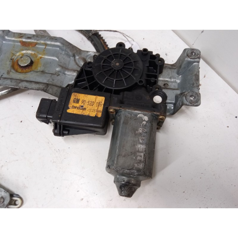 Recambio de elevalunas electrico izquierdo 3p para opel corsa b (s93) 1.7 d (f08, f68, m68) referencia OEM IAM 90520189  
