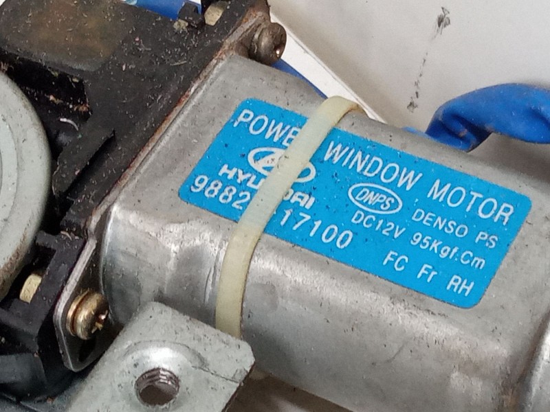 Recambio de elevalunas electrico delantero derecho para hyundai matrix (fc) 1.6 referencia OEM IAM 9882017100  
