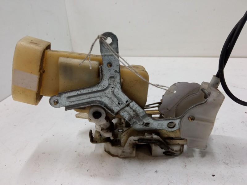 Recambio de cerradura puerta delantera izquierda para toyota yaris (_p1_) 1.3 (ncp10_, scp12_) referencia OEM IAM   