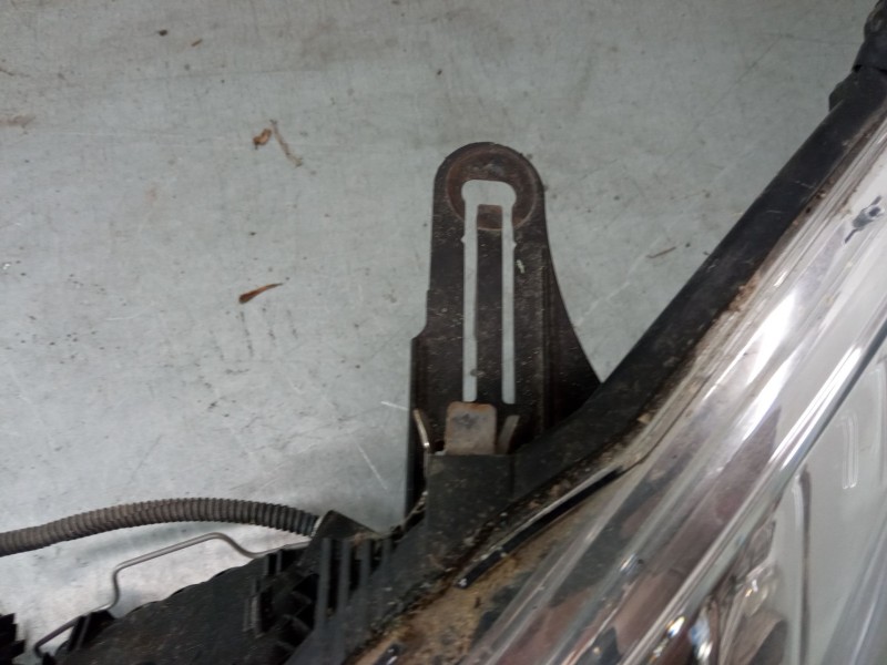 Recambio de faro izquierdo para renault megane iii hatchback (bz0/1_, b3_) 1.6 16v (bz1b, bz1h) referencia OEM IAM 130702310800 