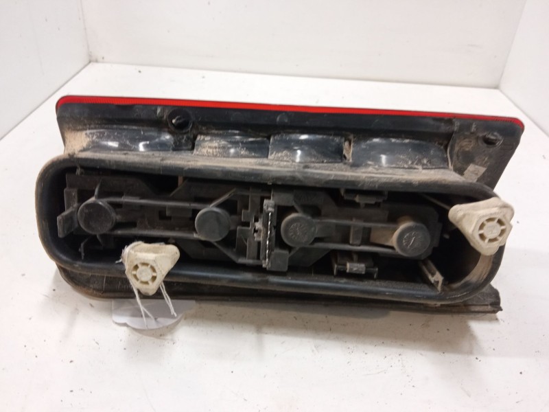 Recambio de piloto trasero izquierdo para opel combo tour 1.3 cdti 16v referencia OEM IAM   