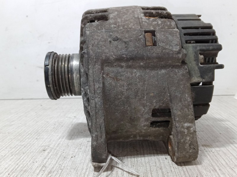 Recambio de alternador para nissan primastar furgoneta (x83) 1.9 dci 80 referencia OEM IAM 8200086130  