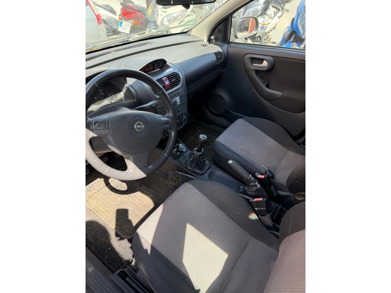 opel corsa c (x01) del año 2005