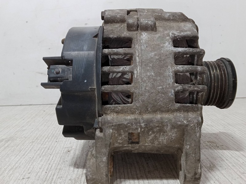 Recambio de alternador para nissan primastar furgoneta (x83) 1.9 dci 80 referencia OEM IAM 8200086130  