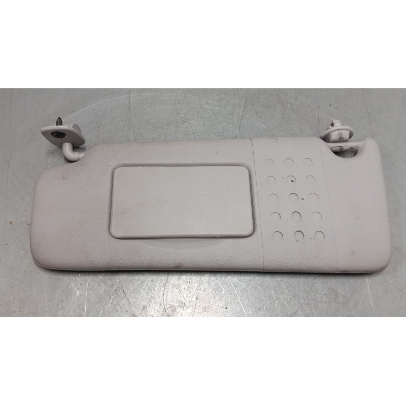 Recambio de parasol izquierdo para renault clio ii (bb_, cb_) 1.4 (b/cb0c, b/cb0s) referencia OEM IAM   