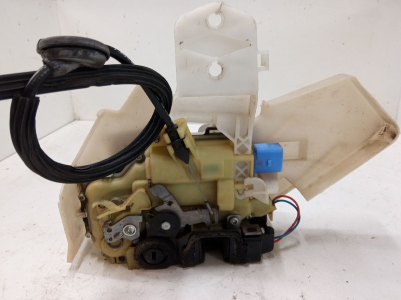 Recambio de cerradura puerta trasera izquierda para volkswagen polo iv (9n_, 9a_) 1.4 tdi referencia OEM IAM   