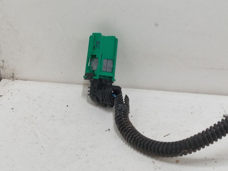 Recambio de anclaje cinturon delantero izquierdo para opel combo tour 1.3 cdti 16v referencia OEM IAM   