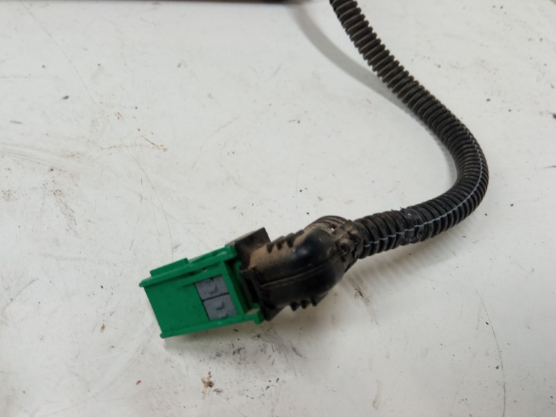 Recambio de anclaje cinturon delantero derecho para opel combo tour 1.3 cdti 16v referencia OEM IAM   