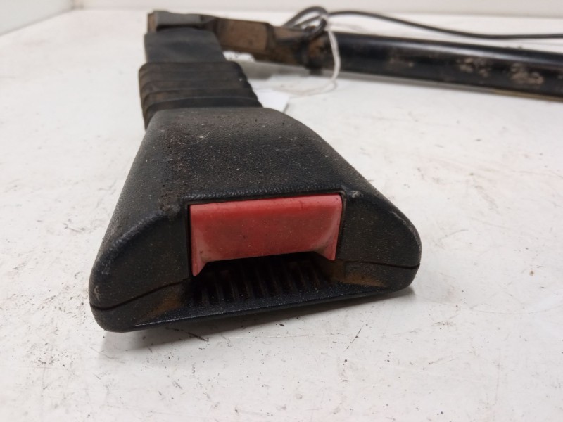 Recambio de anclaje cinturon delantero derecho para opel combo tour 1.3 cdti 16v referencia OEM IAM   