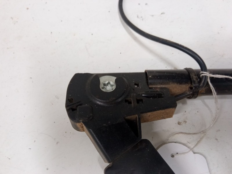 Recambio de anclaje cinturon delantero derecho para opel combo tour 1.3 cdti 16v referencia OEM IAM   