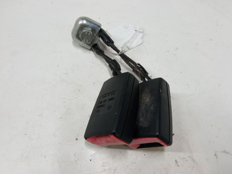 Recambio de anclaje cinturon trasero izquierdo para volkswagen polo iv (9n_, 9a_) 1.4 tdi referencia OEM IAM   